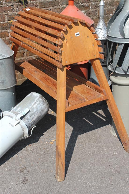 Pine saddle stand